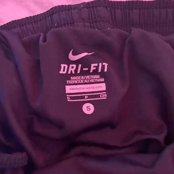 Nike size small shorts - Picture 3 of 3